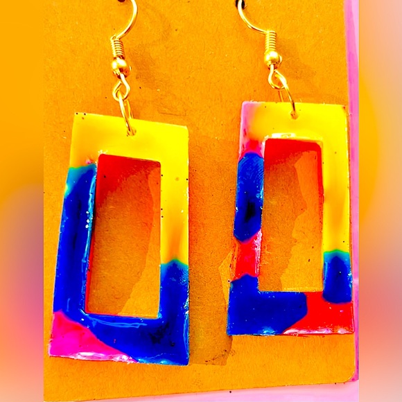 Handmade fun spring color resin earrings - Picture 1 of 2